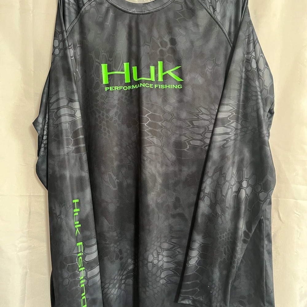 Huk Men's Gray and Black Long Sleeve Fishing Shirt